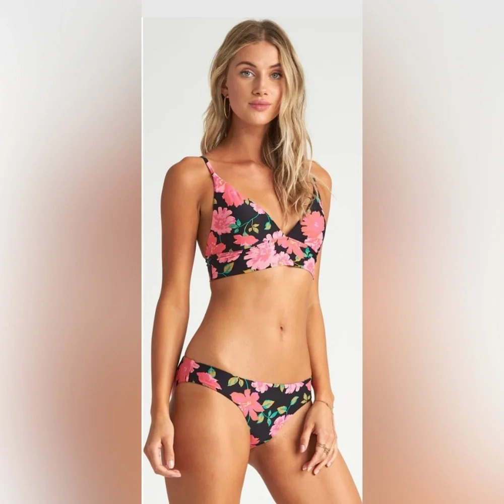 NWT - Billabong Sweet Song Bikini Set -V-Plunge Top (Sm) & Isla briefs (Med)